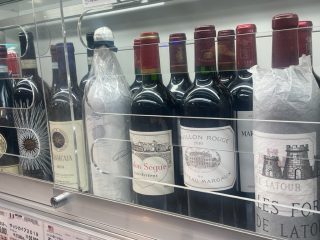 スズキヤには色々なシーンに合わせたワインを御用意しています