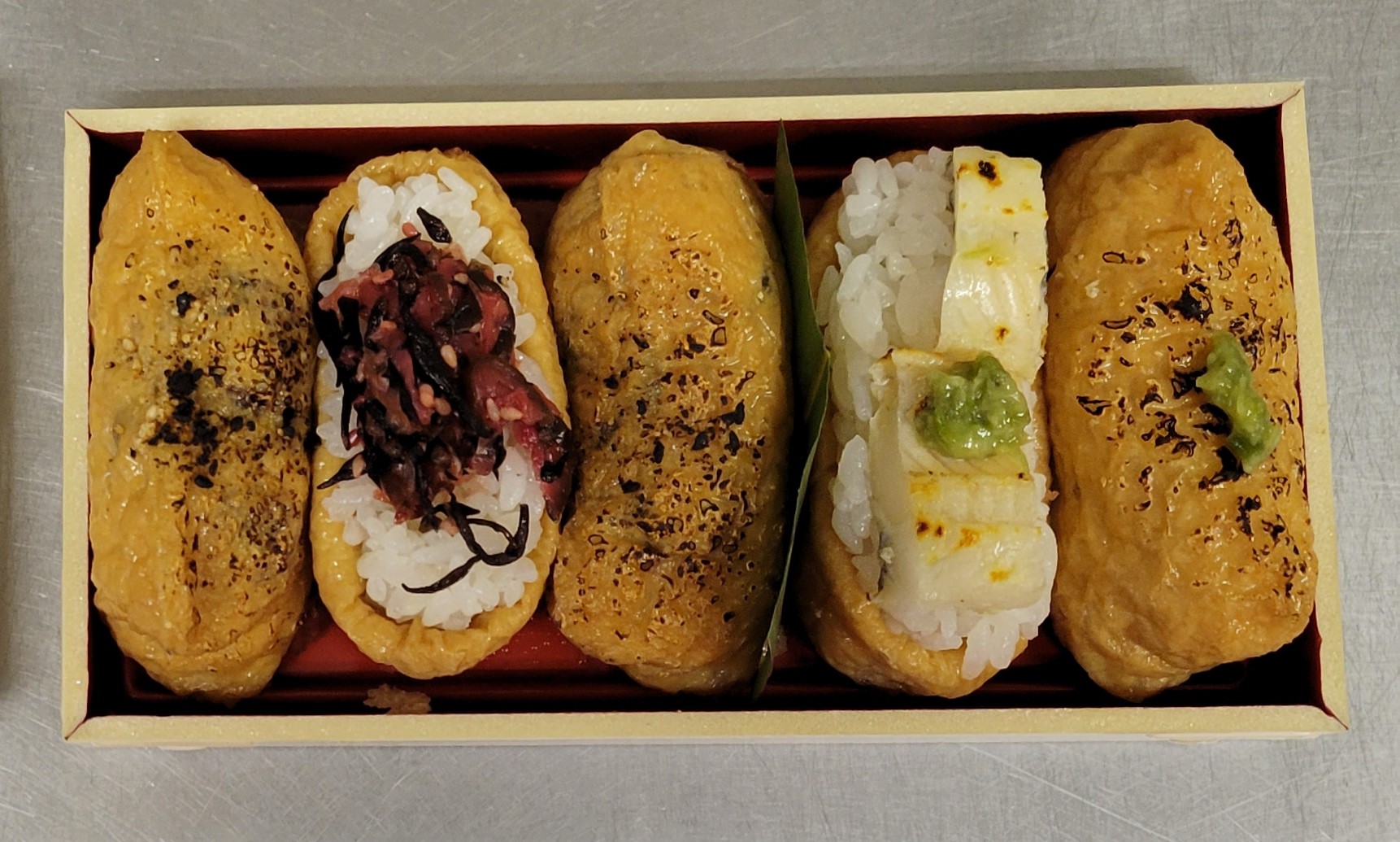 お魚の日恒例！お魚屋さんの炙りいなり販売します。